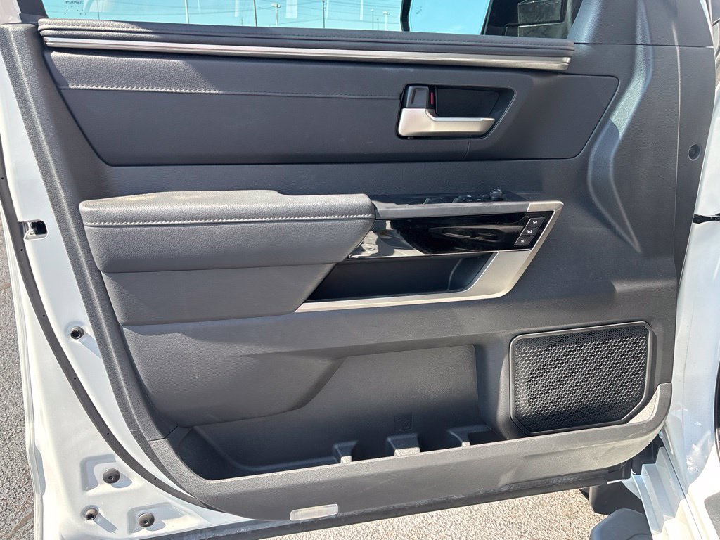 Used 2025 Toyota Tundra Limited AWD/4WD image 7