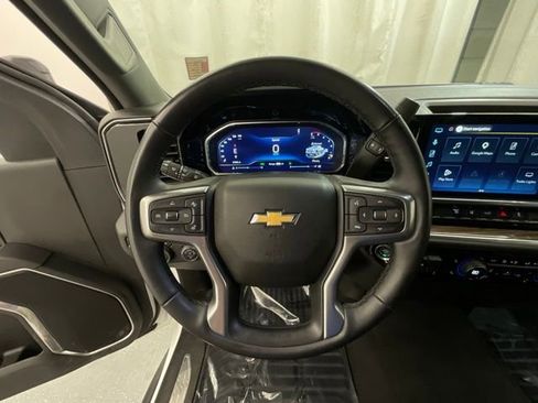 Used 2025 Chevrolet Silverado 2500 LT w/ Convenience Package AWD/4WD image 11