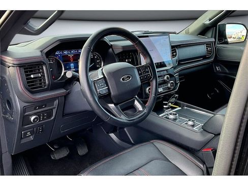 Used 2022 Ford Expedition Limited image 16