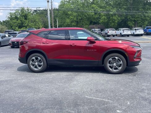 Used 2025 Chevrolet Blazer LT FWD image 2