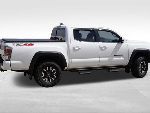Used 2023 Toyota Tacoma TRD Off-Road w/ TRD Premium Off Road Package AWD/4WD image 4
