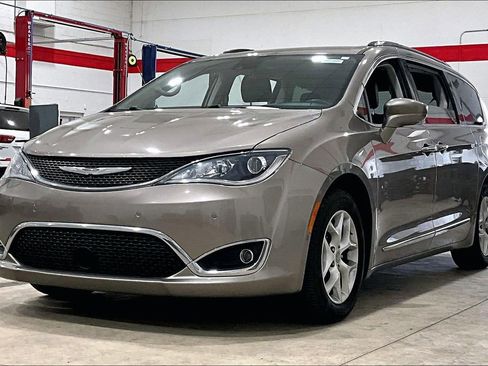 Used 2018 Chrysler Pacifica Touring-L Plus w/ Advanced Safetytec Group FWD image 35