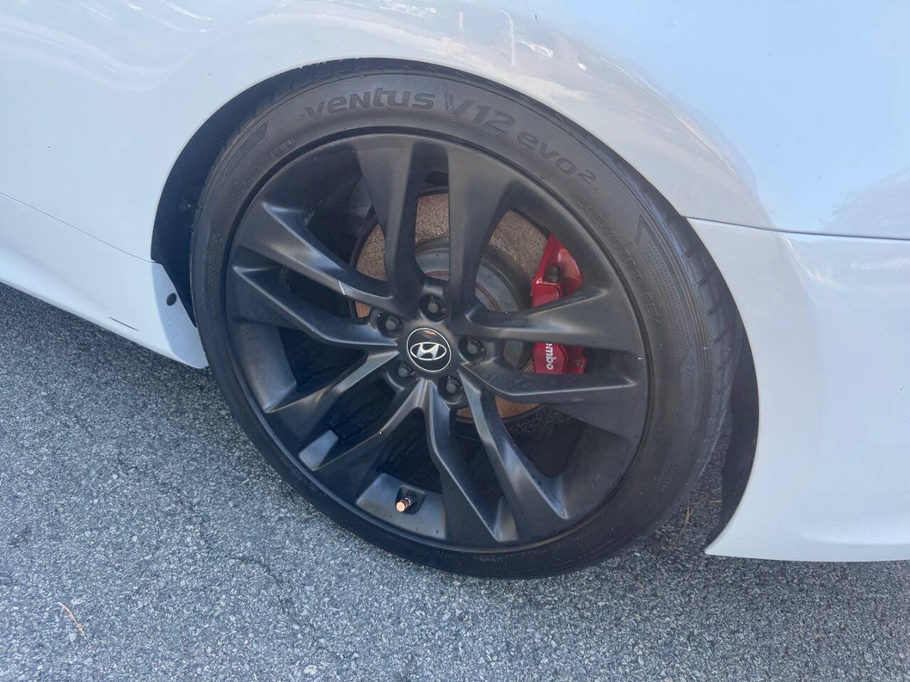 Used 2013 Hyundai Genesis 3.8 RWD image 5