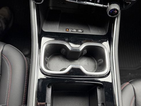 Used 2025 Chevrolet Traverse RS image 24