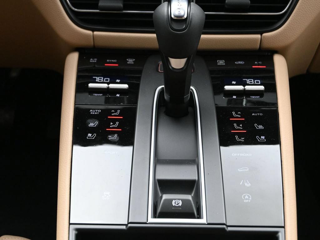 Certified 2026 Porsche Macan AWD/4WD image 23
