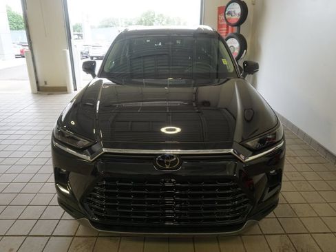 Certified 2024 Toyota Grand Highlander AWD image 17