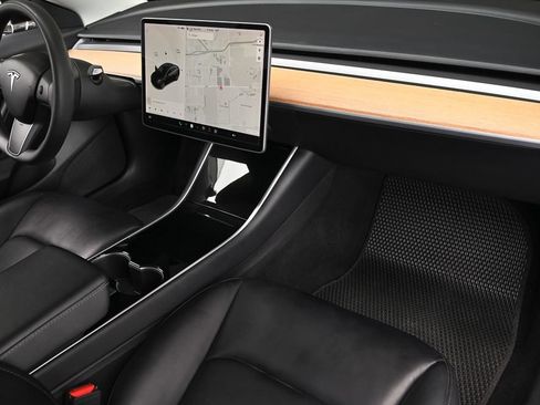 Used 2020 Tesla Model 3 Standard Range Plus RWD image 16