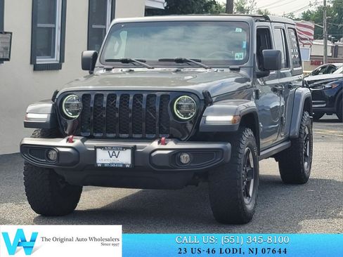 Used 2018 Jeep Wrangler Unlimited Sahara AWD/4WD image 3