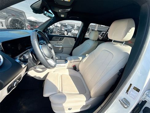 Used 2025 Mercedes-Benz GLB 250 image 23