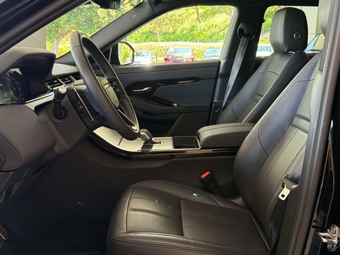 Used 2026 Land Rover Range Rover Evoque Dynamic SE AWD/4WD image 5