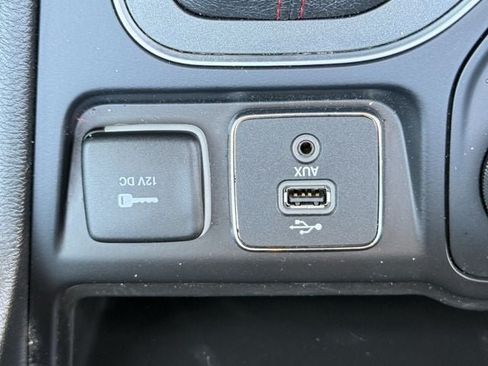 Used 2019 Jeep Cherokee Trailhawk w/ Cold Weather Group AWD/4WD image 23