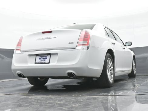 Used 2013 Chrysler 300 RWD image 39