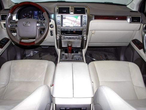 Used 2011 Lexus GX 460 w/ Comfort Plus Pkg image 16