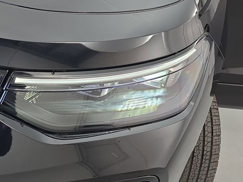 New 2026 Volkswagen Tiguan SE R-Line FWD image 32
