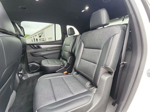 Used 2025 Buick Enclave Preferred AWD/4WD image 22