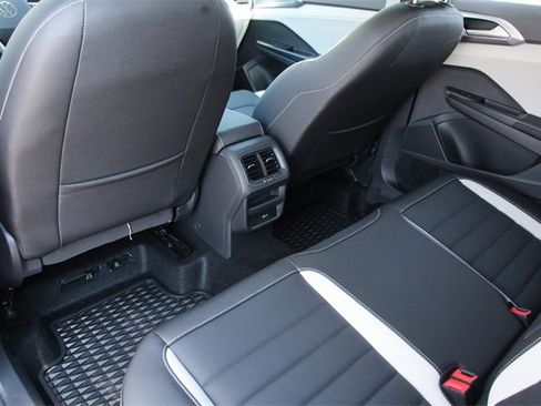 New 2025 Volkswagen Taos SEL image 17