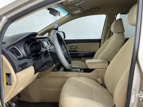 Used 2016 Kia Sedona LX w/ LX Convenience Package image 9