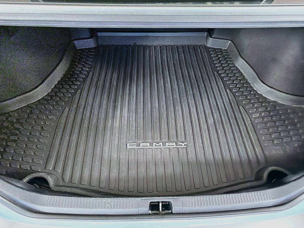 Used 2022 Toyota Camry SE w/ Audio Upgrade Package FWD image 16