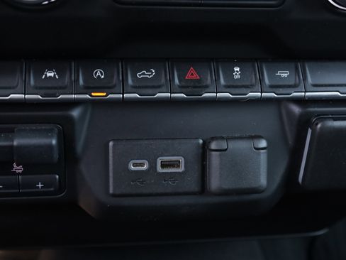 Used 2023 Chevrolet Silverado 1500 Custom image 12