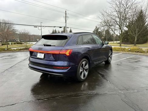 Used 2022 Audi e-tron Premium Plus image 7