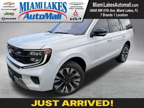 Used 2025 Ford Expedition Platinum w/ Driver's Package AWD/4WD image 1