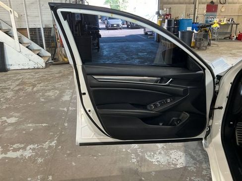 Used 2022 Honda Accord Sport image 11