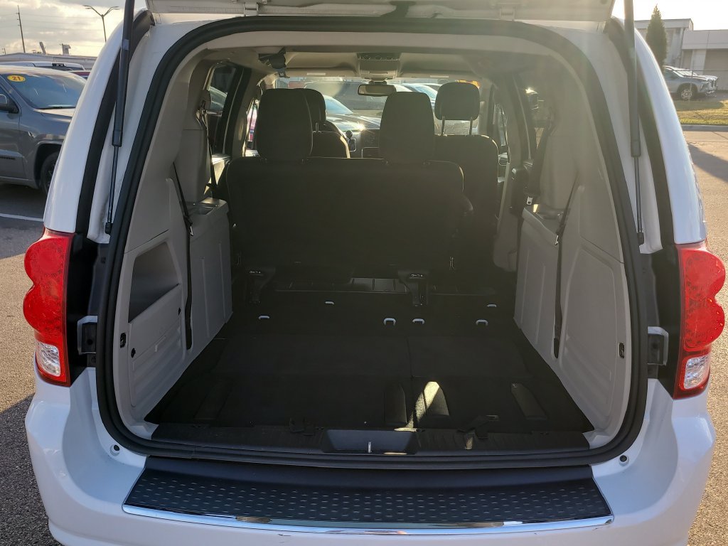 Used 2019 Dodge Grand Caravan SE FWD image 8