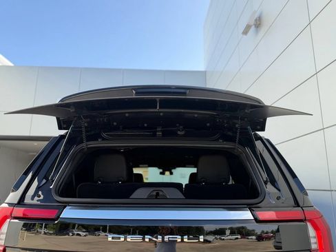 Used 2025 GMC Yukon Denali AWD/4WD image 40