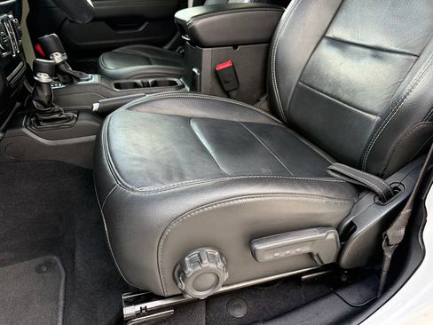 Used 2019 Jeep Wrangler Unlimited Sahara AWD/4WD image 26