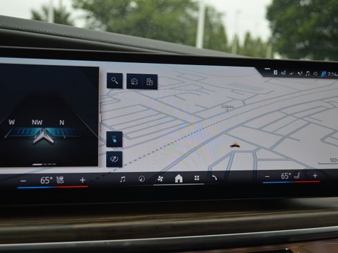 Certified 2023 BMW i7 xDrive60 AWD/4WD image 18