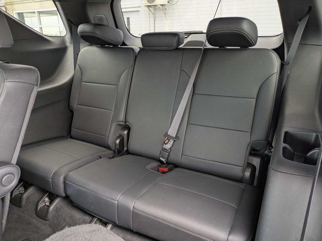 Used 2025 Chevrolet Traverse LT FWD image 15