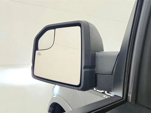 Used 2018 Ford F150 XLT w/ Equipment Group 302A Luxury AWD/4WD image 29