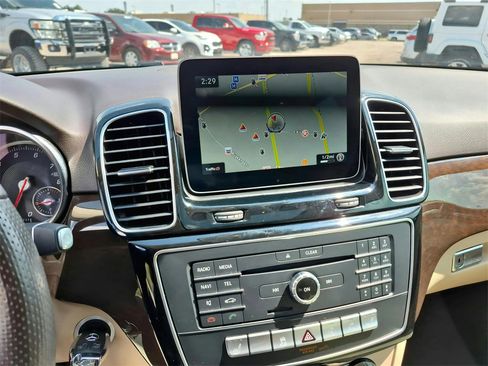 Used 2019 Mercedes-Benz GLE 400 4MATIC image 17