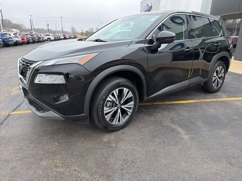 Used 2021 Nissan Rogue SV image 3