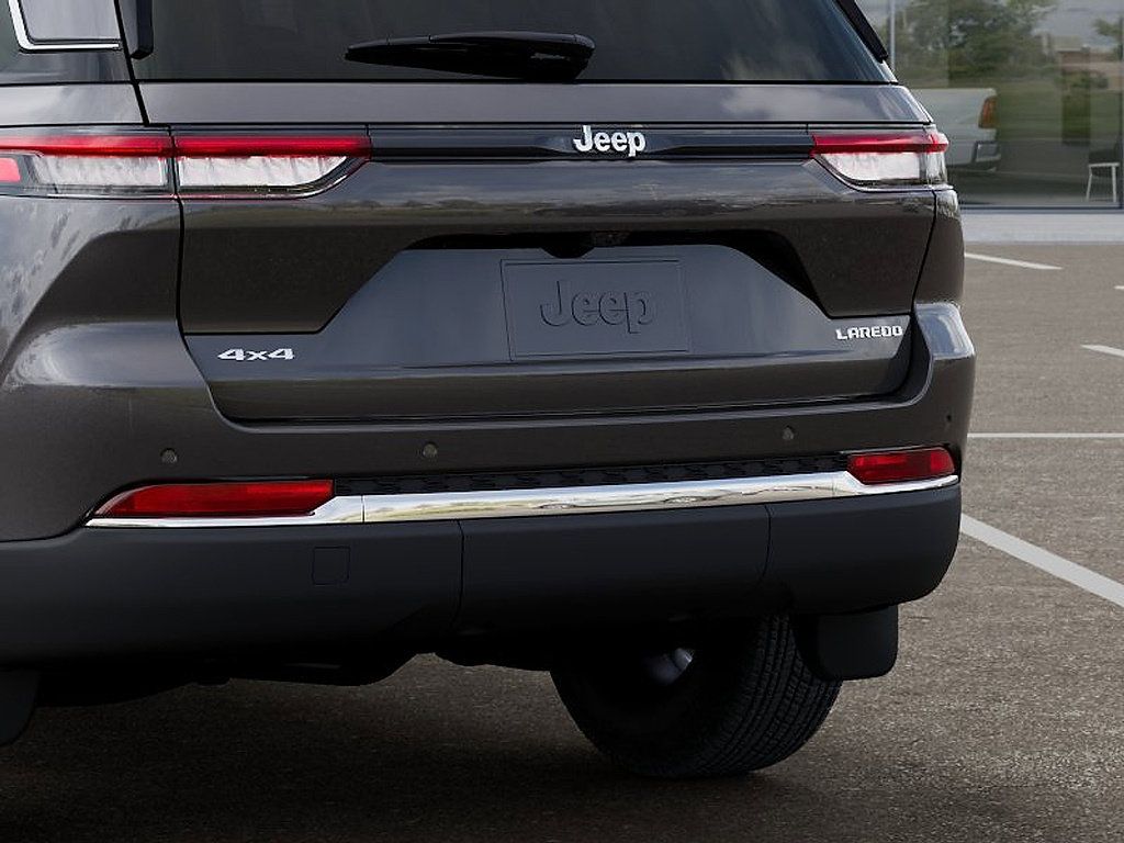 Used 2026 Jeep Grand Cherokee Laredo w/ MOPAR Finishing Package AWD/4WD image 41