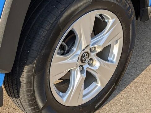 Used 2021 Toyota RAV4 XLE image 9