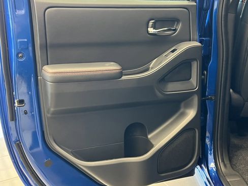 Used 2025 Nissan Frontier PRO-4X image 32