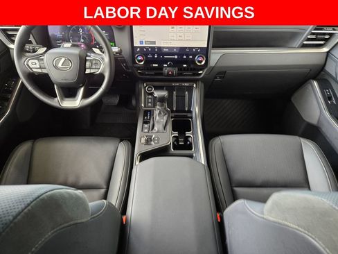 Used 2024 Lexus GX 550 AWD/4WD image 16