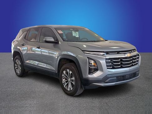 Used 2025 Chevrolet Equinox LT FWD image 3