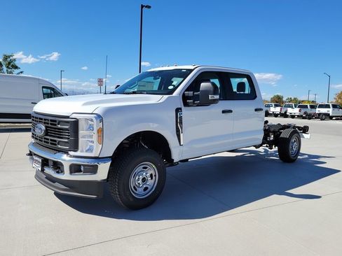 New 2026 Ford F250 XL w/ XL Chrome Package image 4