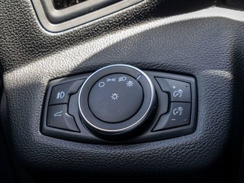 Used 2019 Ford Escape SE FWD image 30