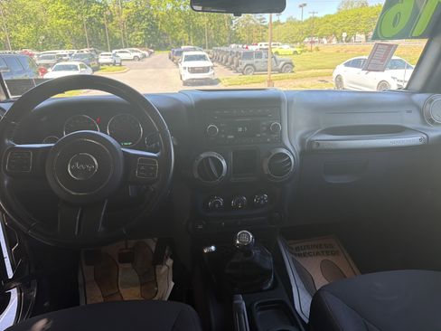 Used 2016 Jeep Wrangler Unlimited Sport w/ Connectivity Group AWD/4WD image 14