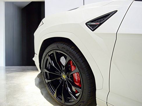 Used 2024 Lamborghini Urus S image 16