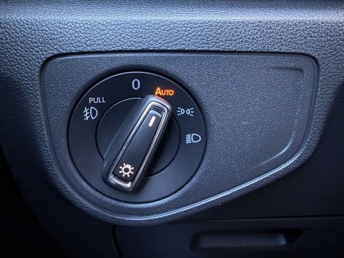 Used 2018 Volkswagen Atlas SE image 28