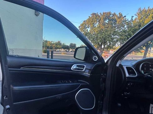 Used 2018 Jeep Grand Cherokee Summit w/ Platinum Series Group image 16