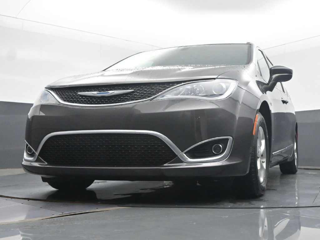 Used 2017 Chrysler Pacifica Touring-L Plus FWD image 49