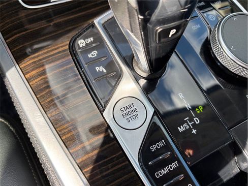 Used 2021 BMW X7 xDrive40i w/ Parking Assistance Package image 32