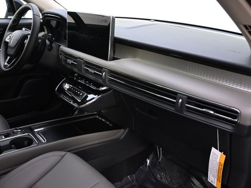 New 2026 Lincoln Corsair Premiere image 15