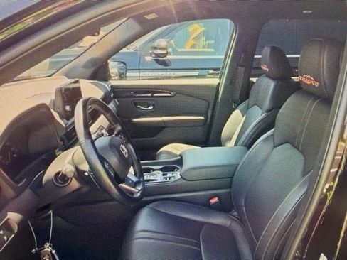 Used 2023 Honda Pilot TrailSport image 6