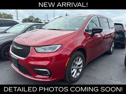 Used 2026 Chrysler Pacifica Select